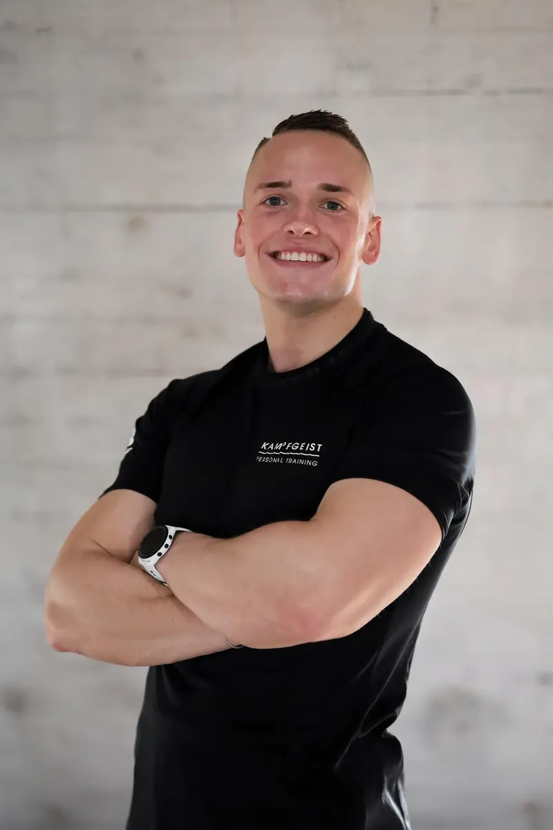 Cedrik, Fitnesstrainer und Ernährungswissenschaftler bei Kampfgeist